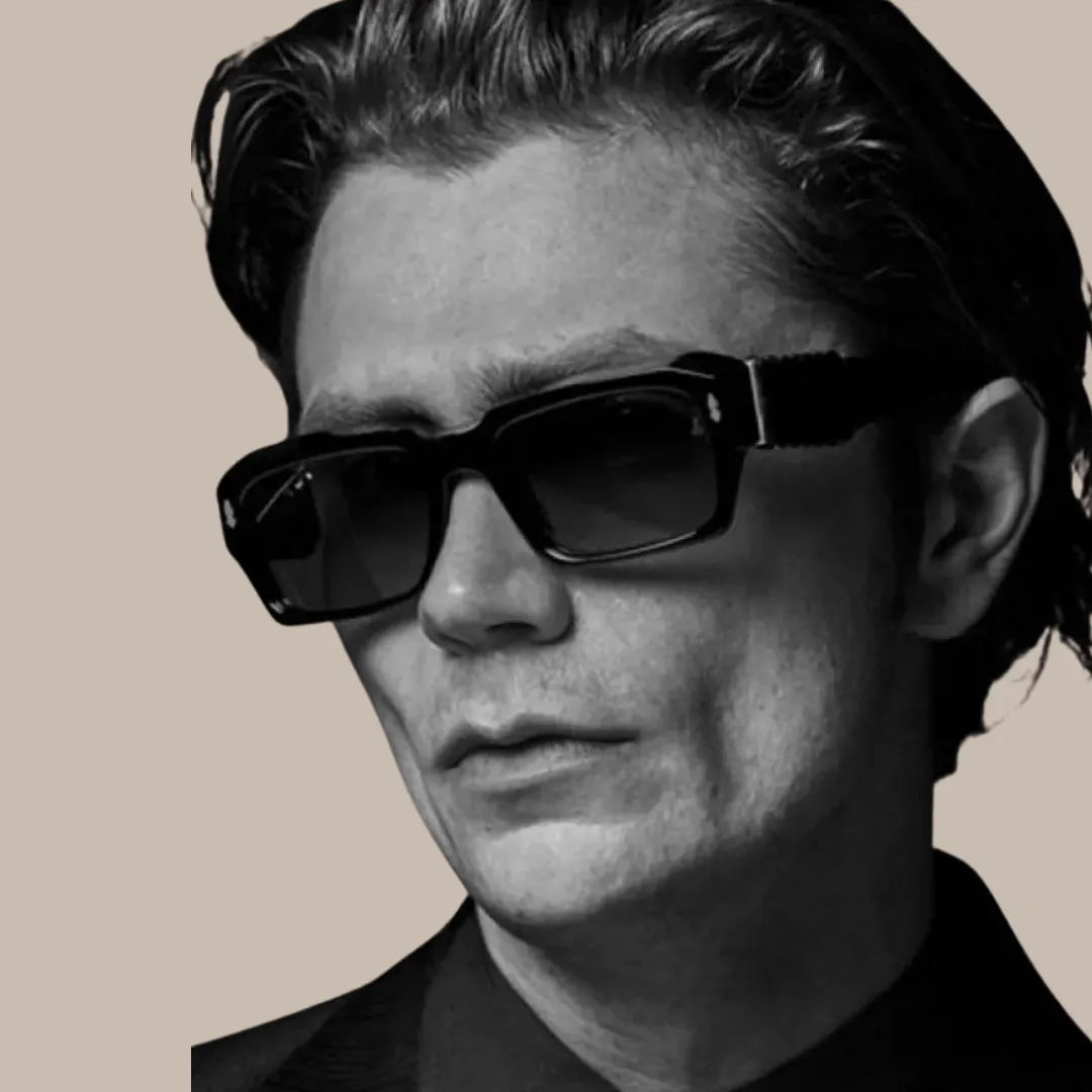 00Classic Square Sunglasses.