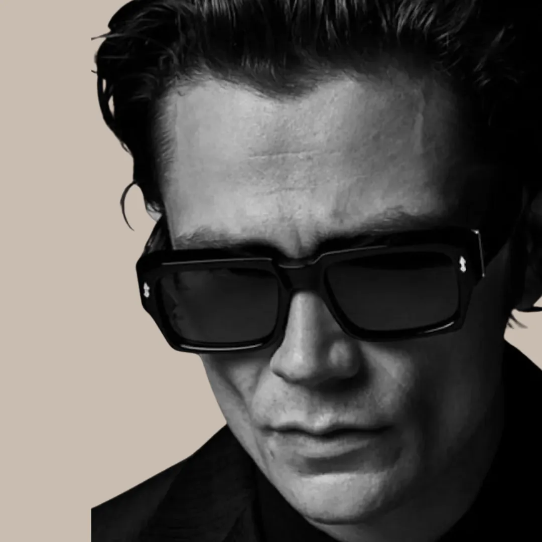 00Classic Square Sunglasses.