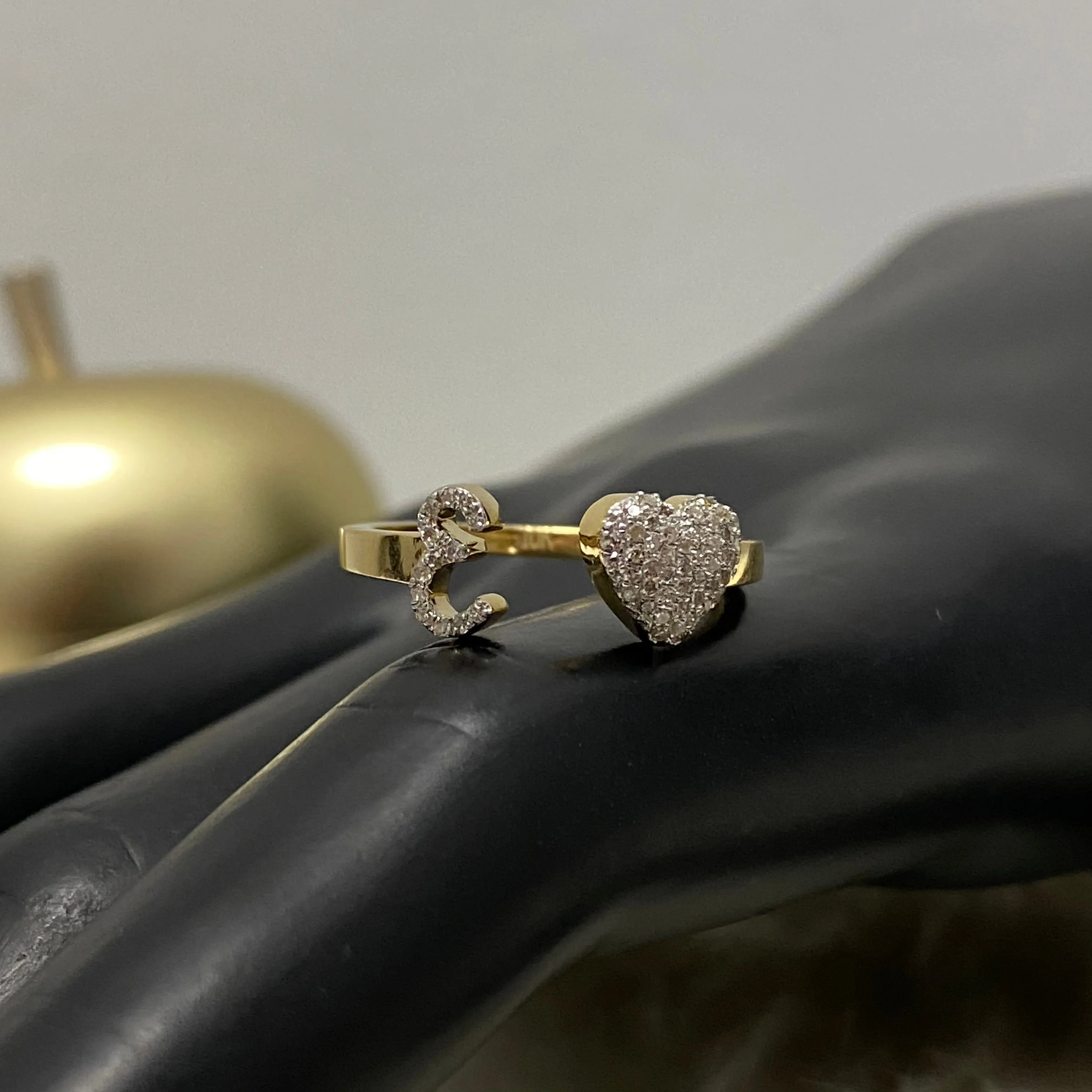 10K Yellow Gold Diamond Heart - Letter E Ring 0.17Ct Dia / 1.6gr / Size 6.5