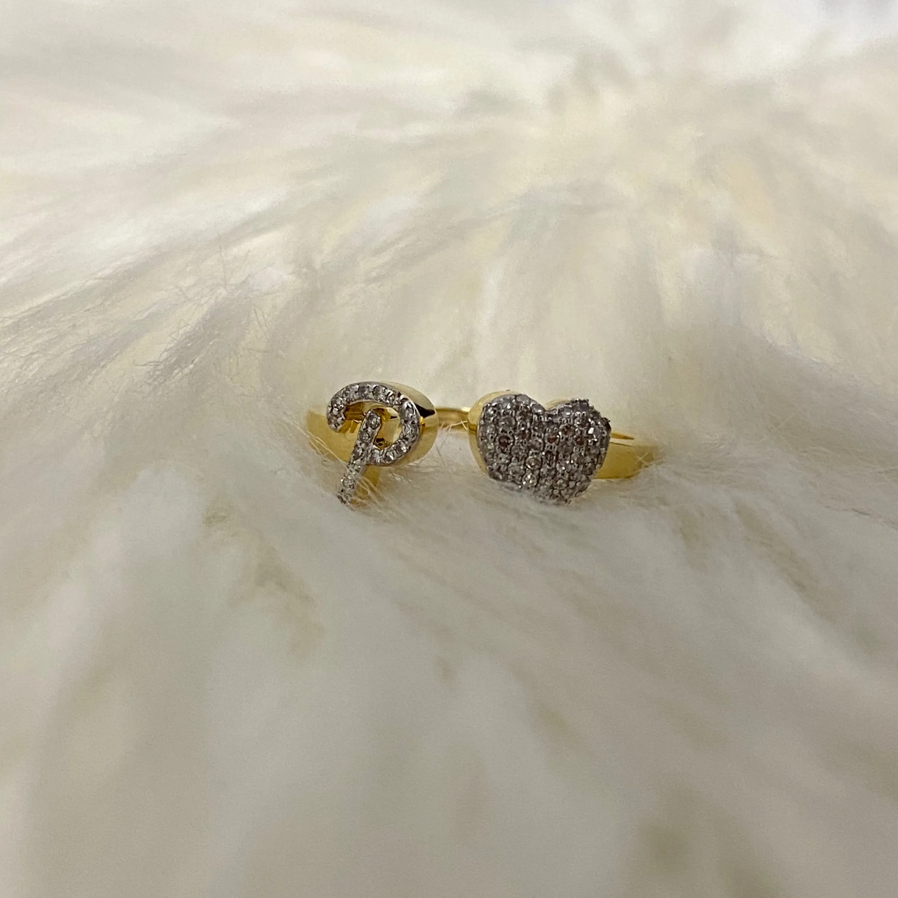 10K Yellow Gold Diamond Heart - Letter P Ring 0.18Ct Dia / 1.7gr / Size 6.5