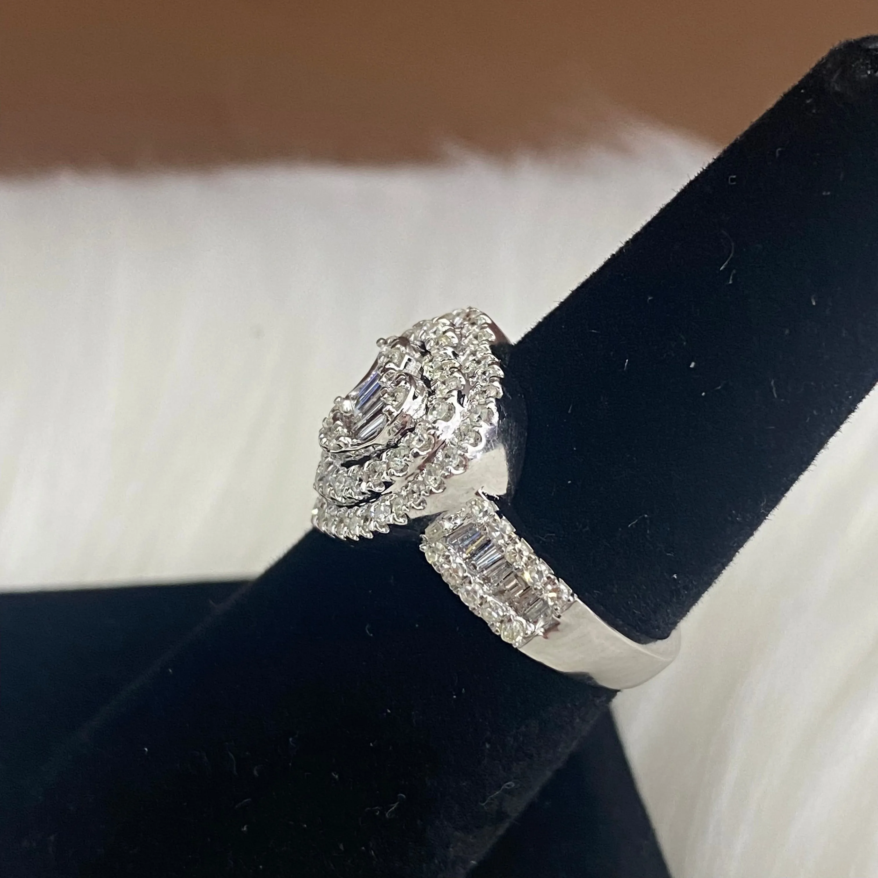 14K White Gold Diamond Heart Ring 1,24Ct Dia / 5,2gr / Size 7