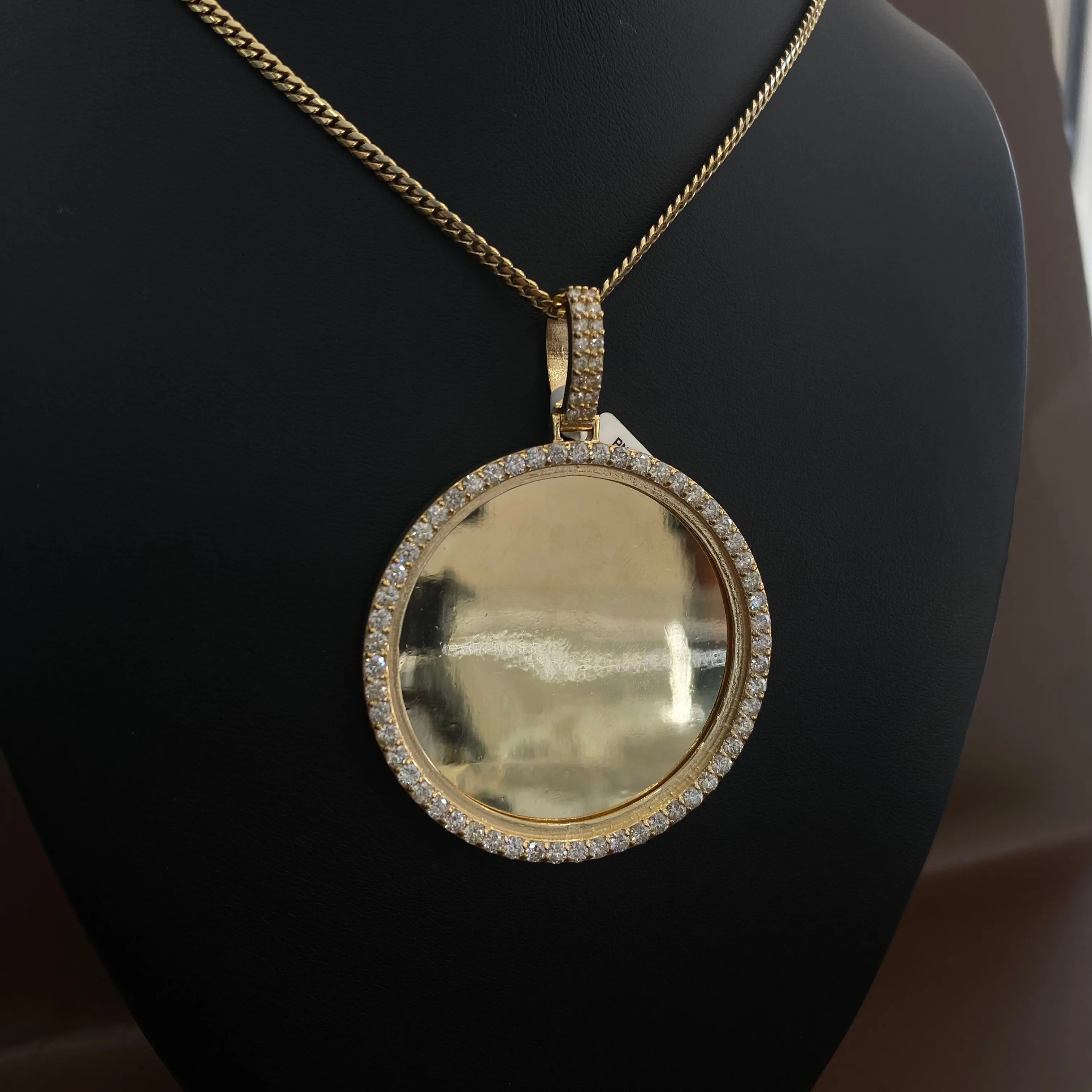 14K Yellow Gold Circle Diamond Pendant / 20.9gr