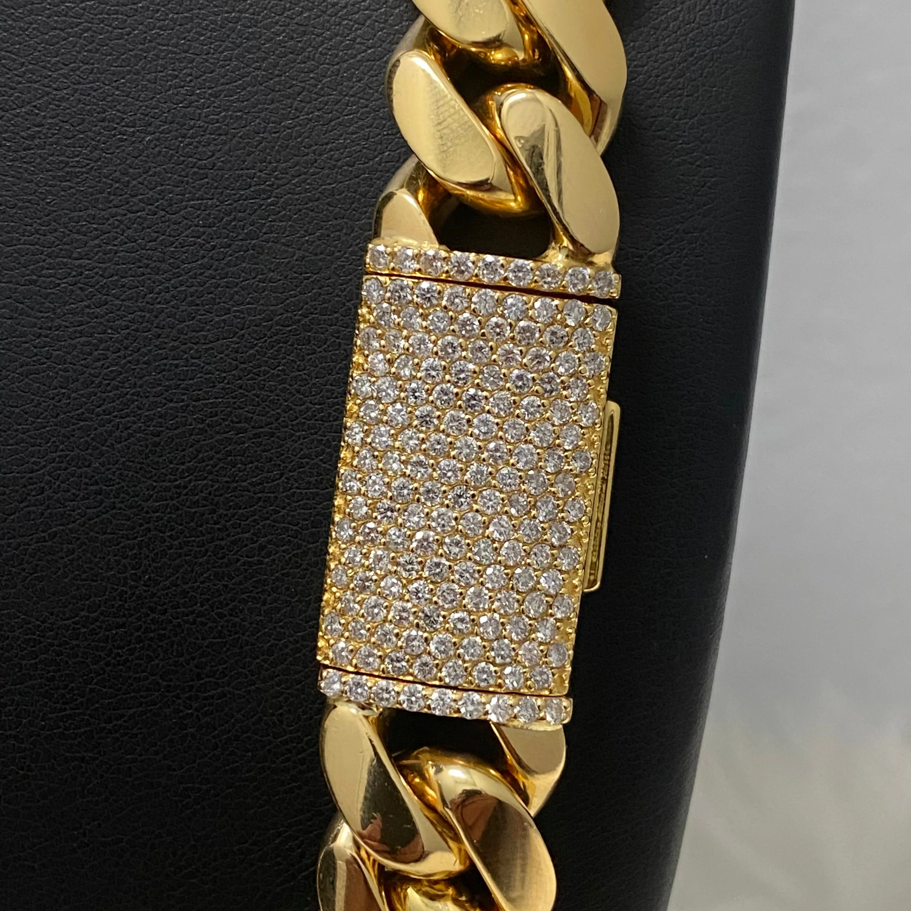 14K Yellow Gold Cuban Links Diamond Sleek Lock / 426.4gr / 15.7mm / 26in