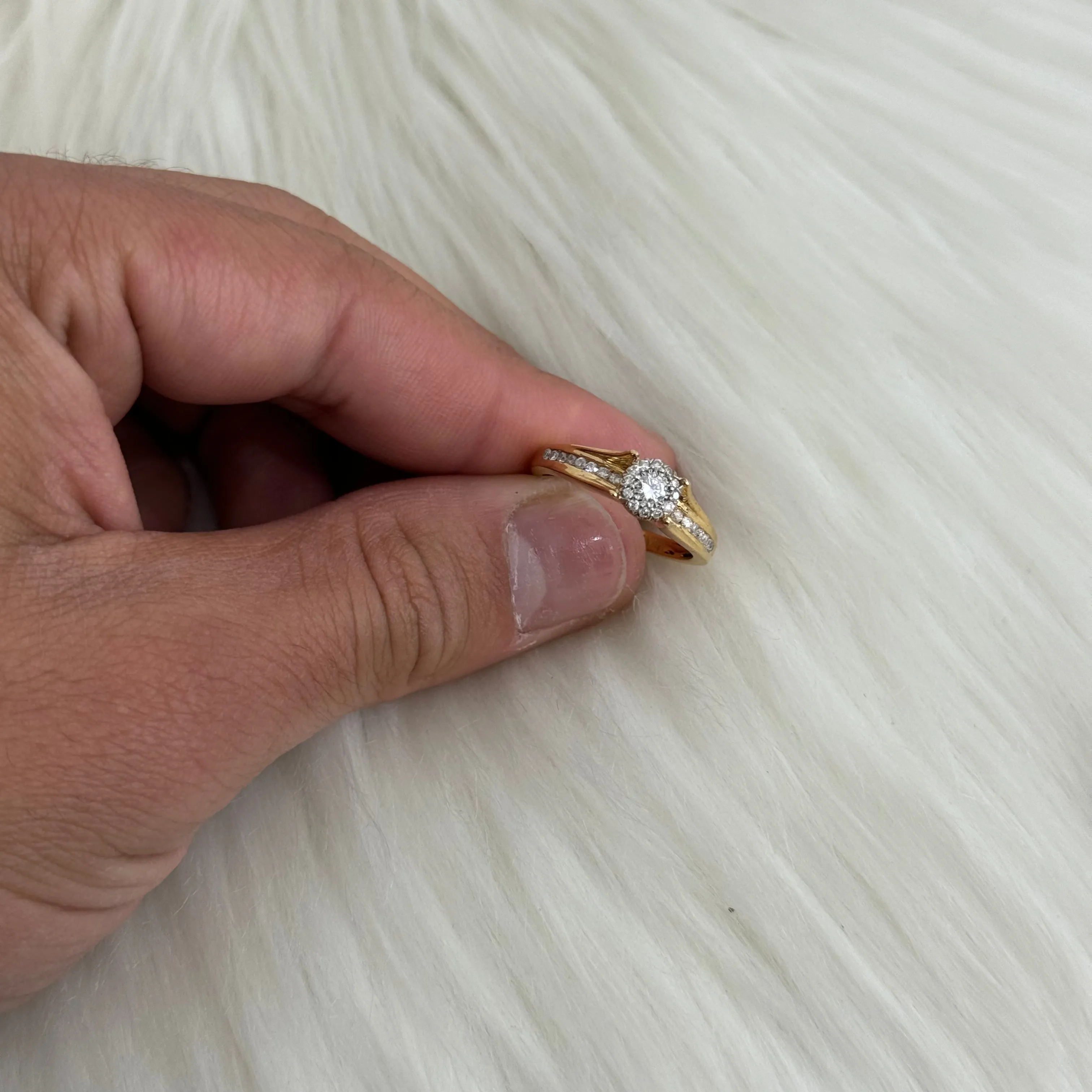 14K Yellow Gold Diamond Flower Engagement Ring Ct Dia / 3.4gr / Size 7