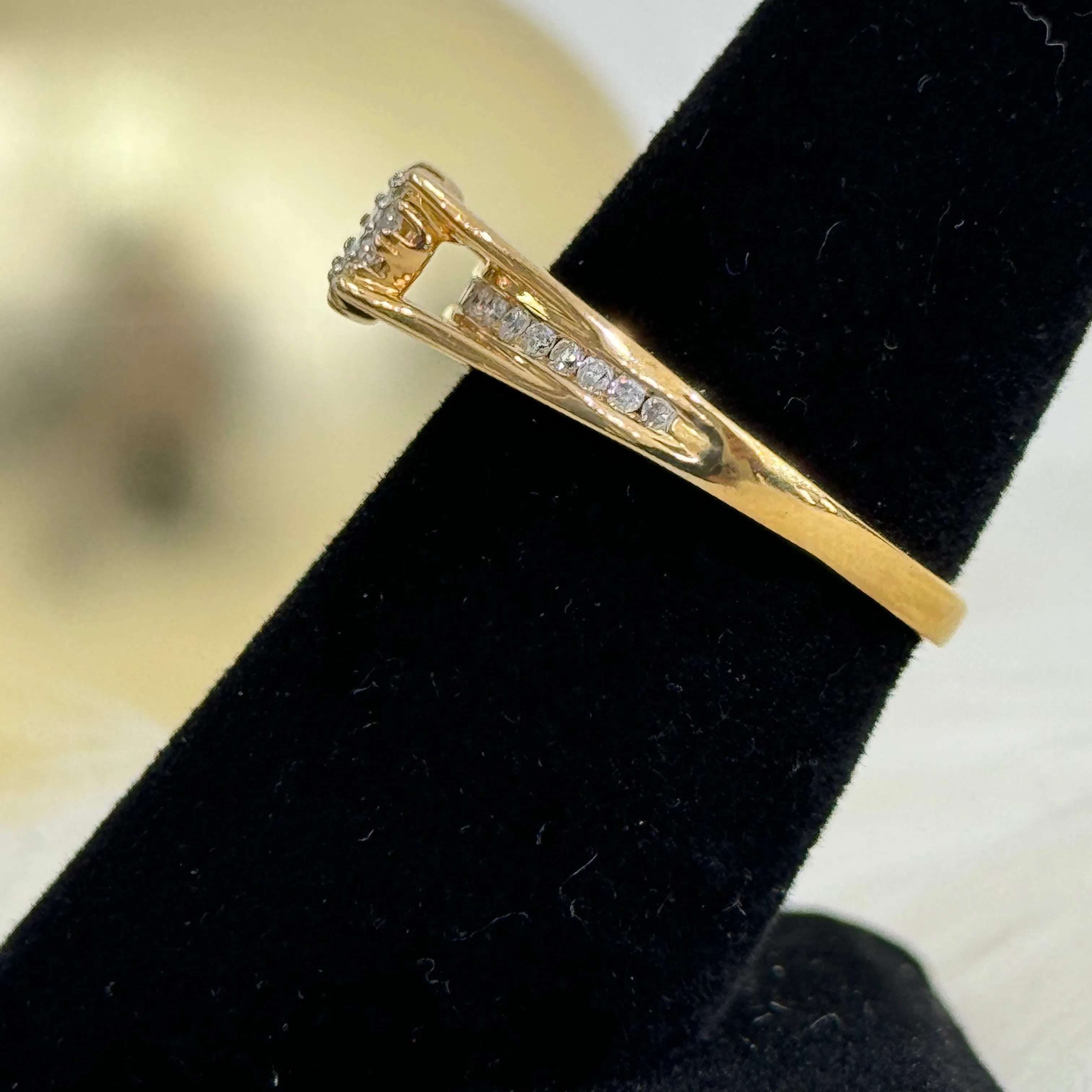 14K Yellow Gold Diamond Flower Engagement Ring Ct Dia / 3.4gr / Size 7