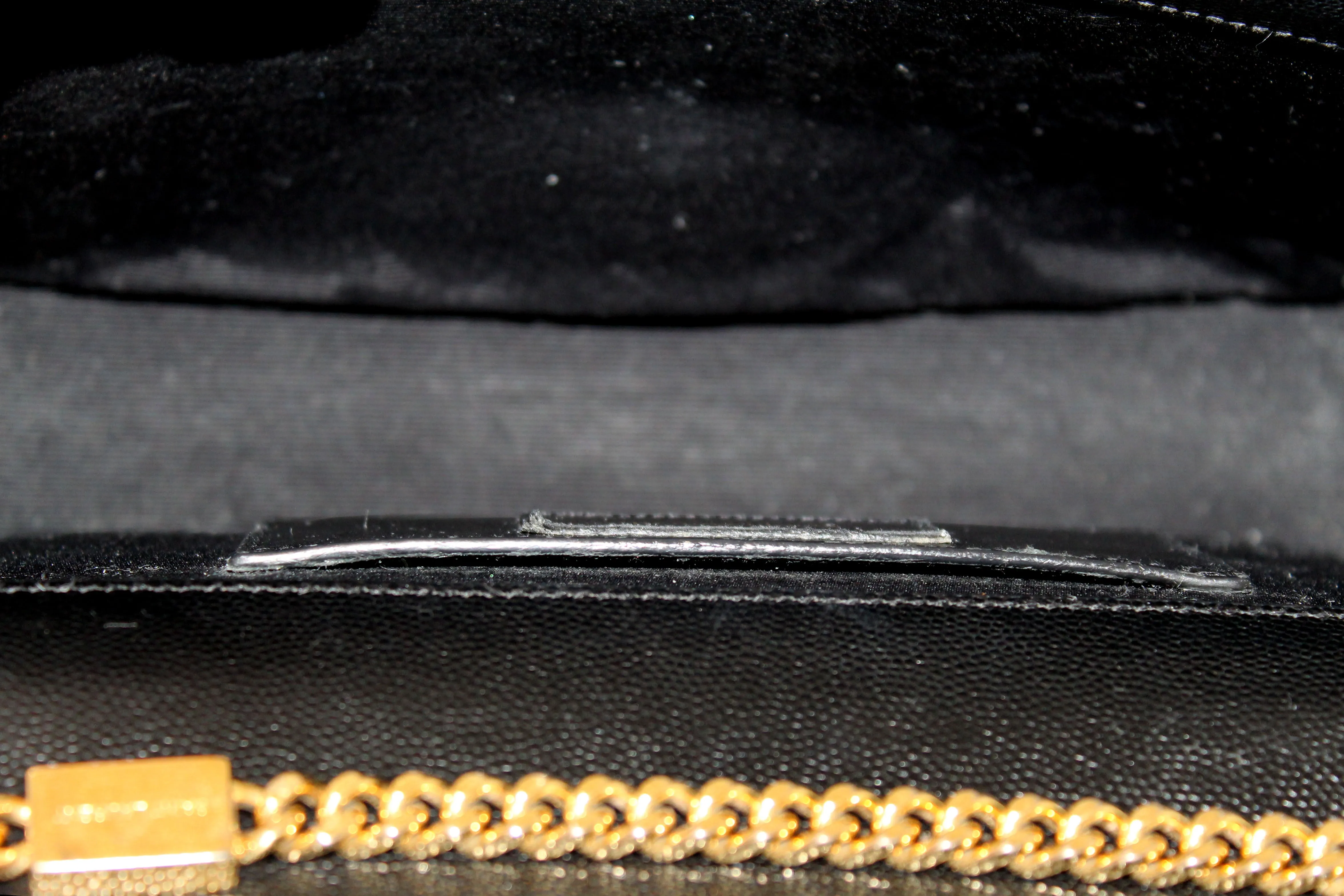 Authentic Saint Laurent Black Grain De Poudre Embossed Leather Medium Kate Bag