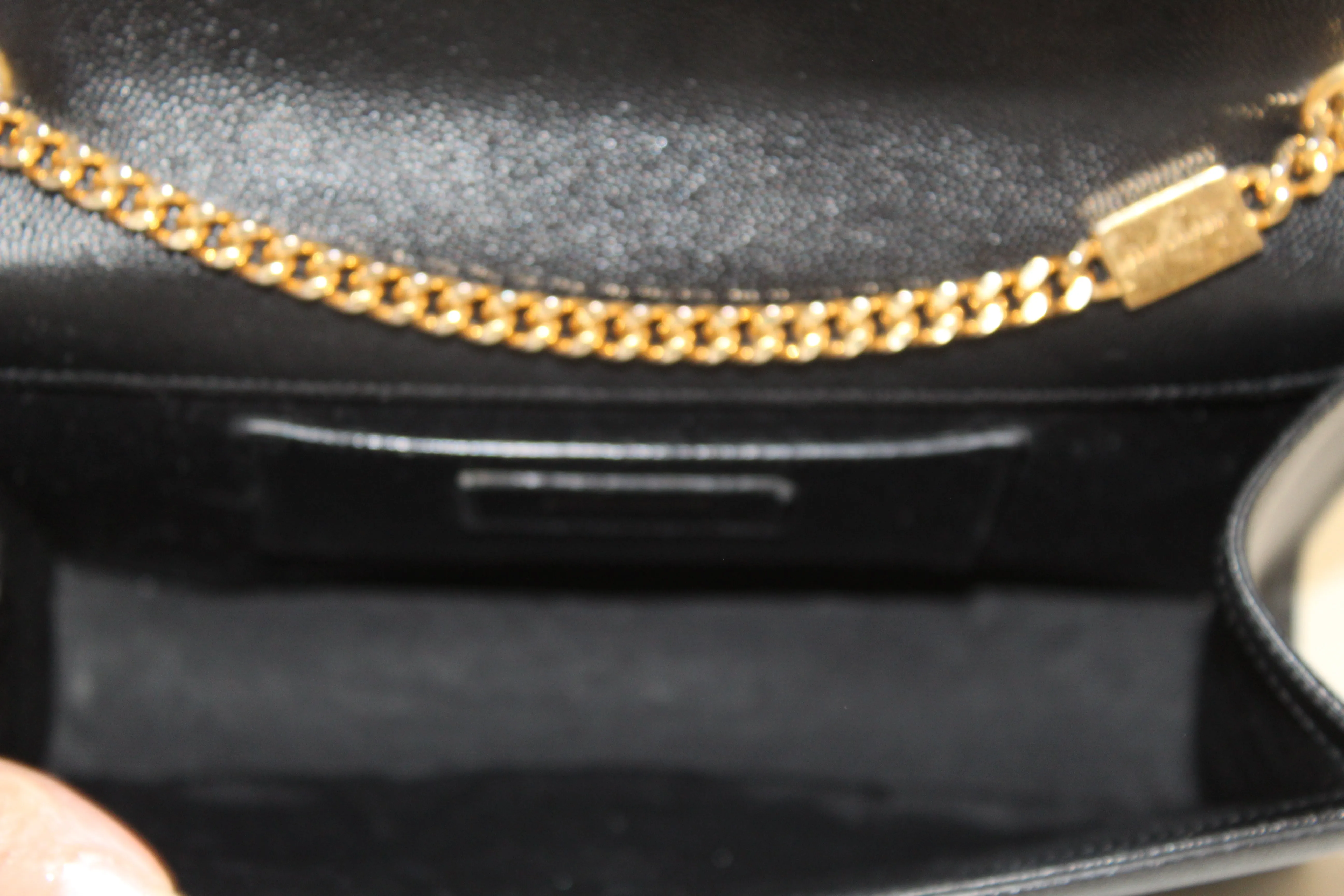 Authentic Saint Laurent Black Grain De Poudre Embossed Leather Medium Kate Bag