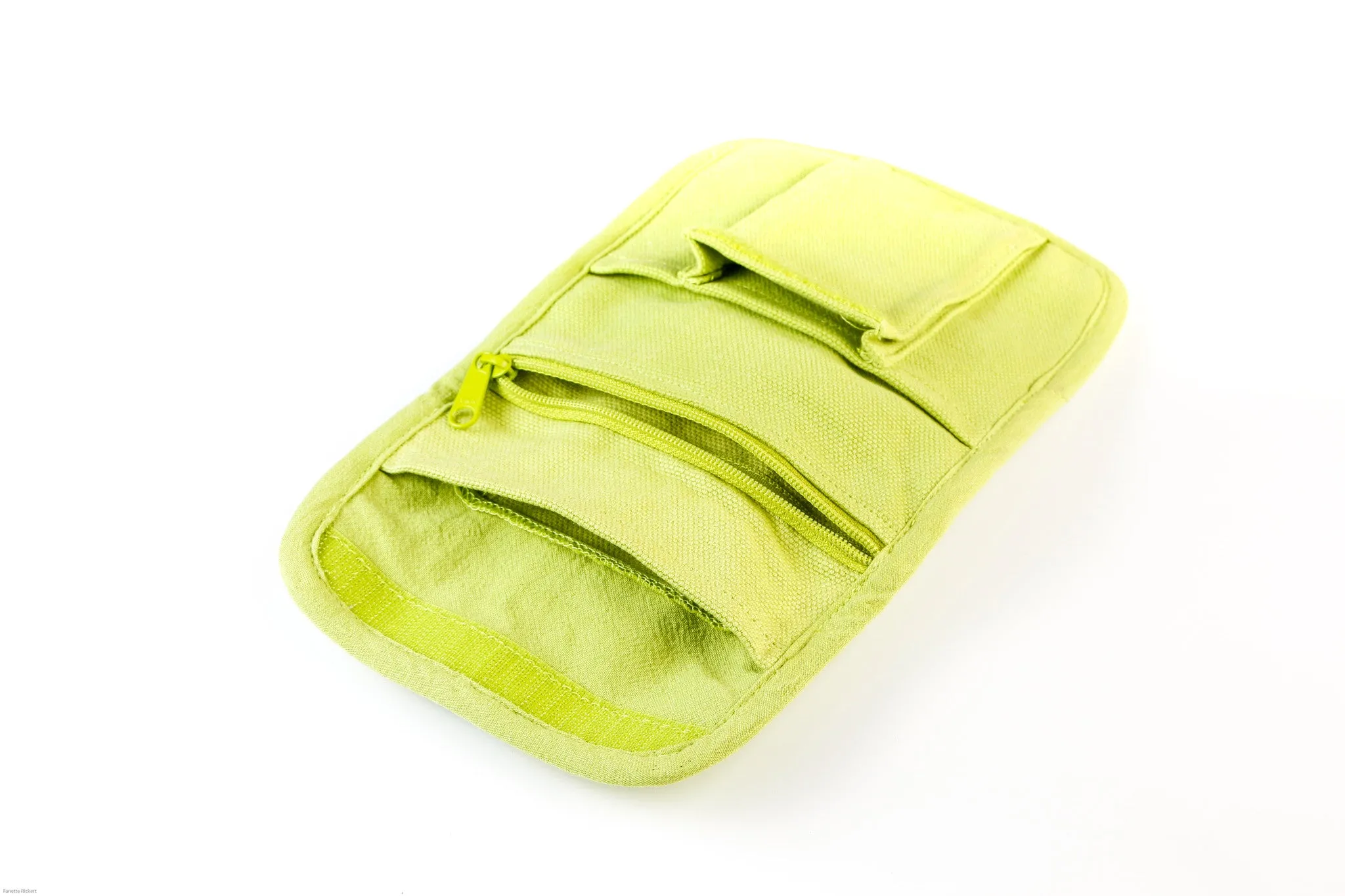 Cara Cat Mobile Bag