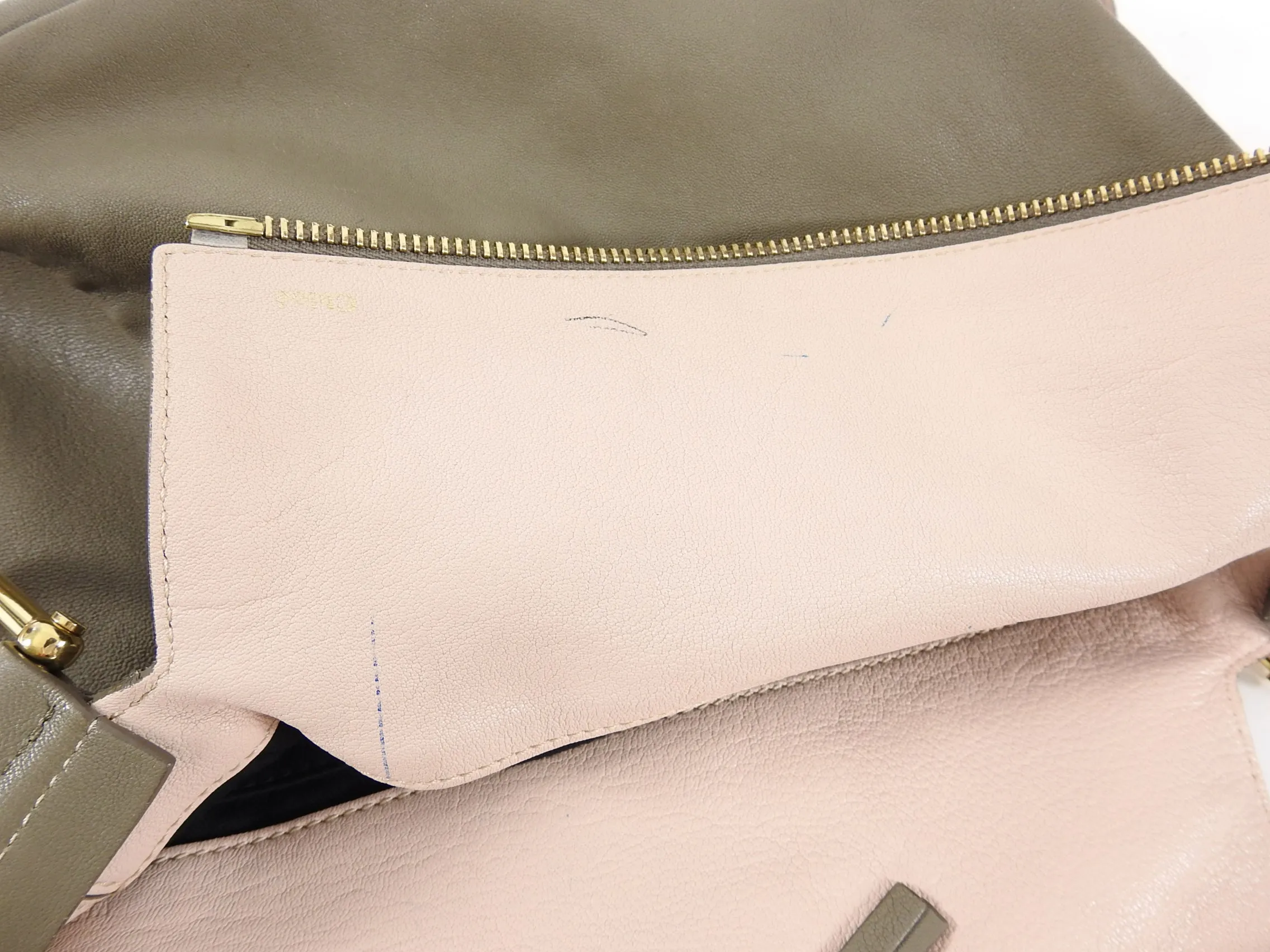 Chloe Kuroa Beige Leather Shoulder Bag with Gold Zip Detail