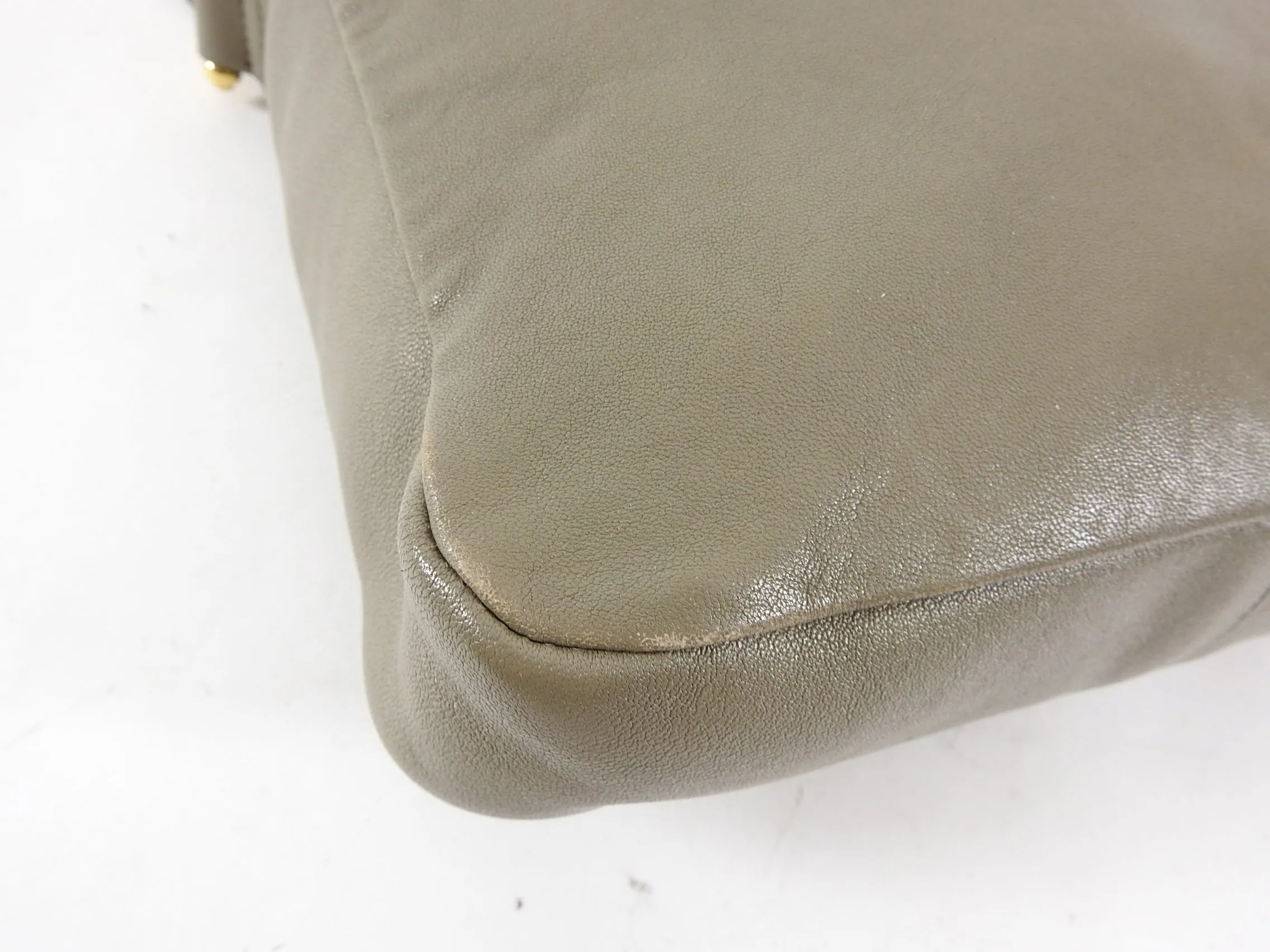 Chloe Kuroa Beige Leather Shoulder Bag with Gold Zip Detail
