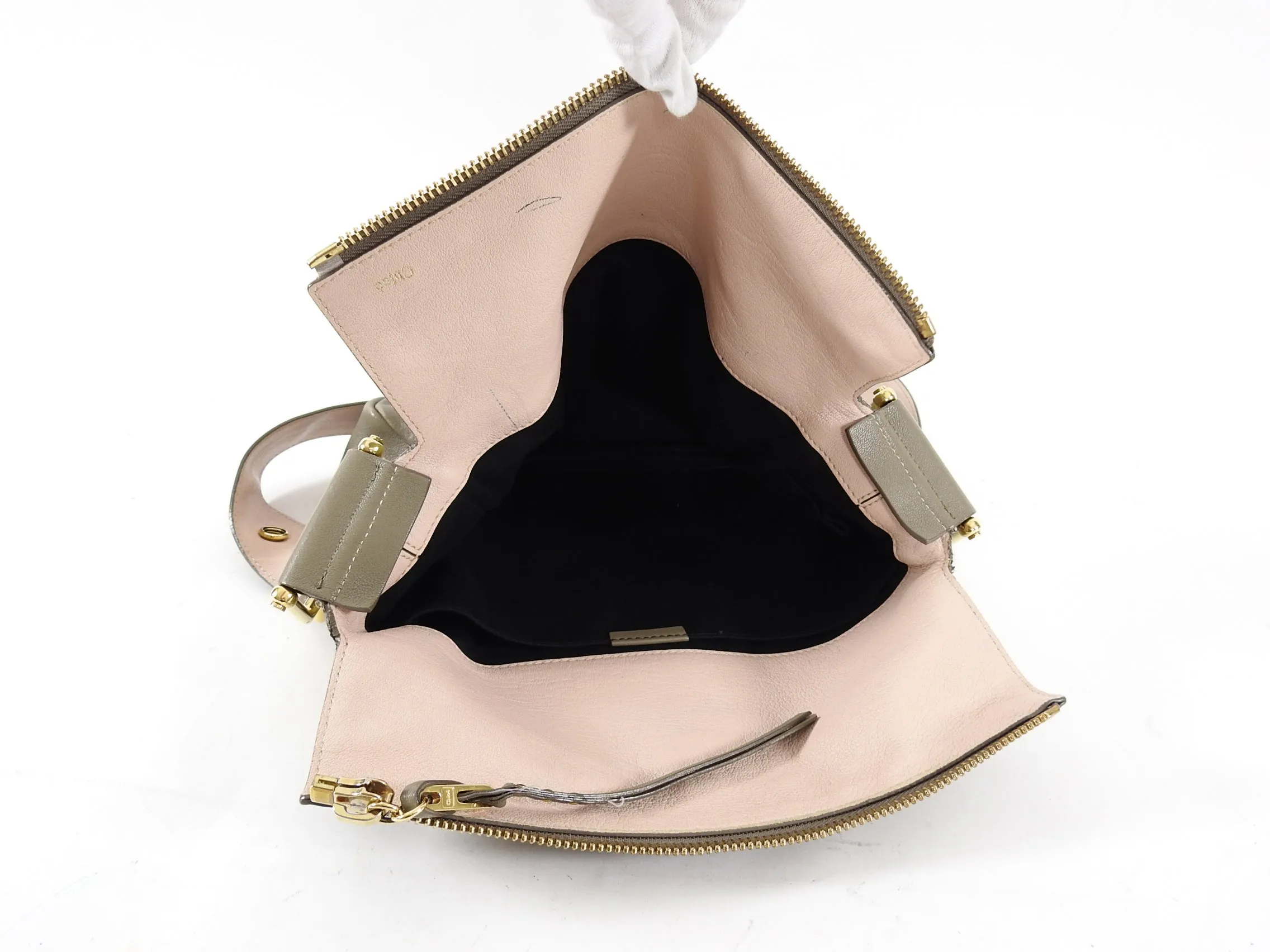 Chloe Kuroa Beige Leather Shoulder Bag with Gold Zip Detail