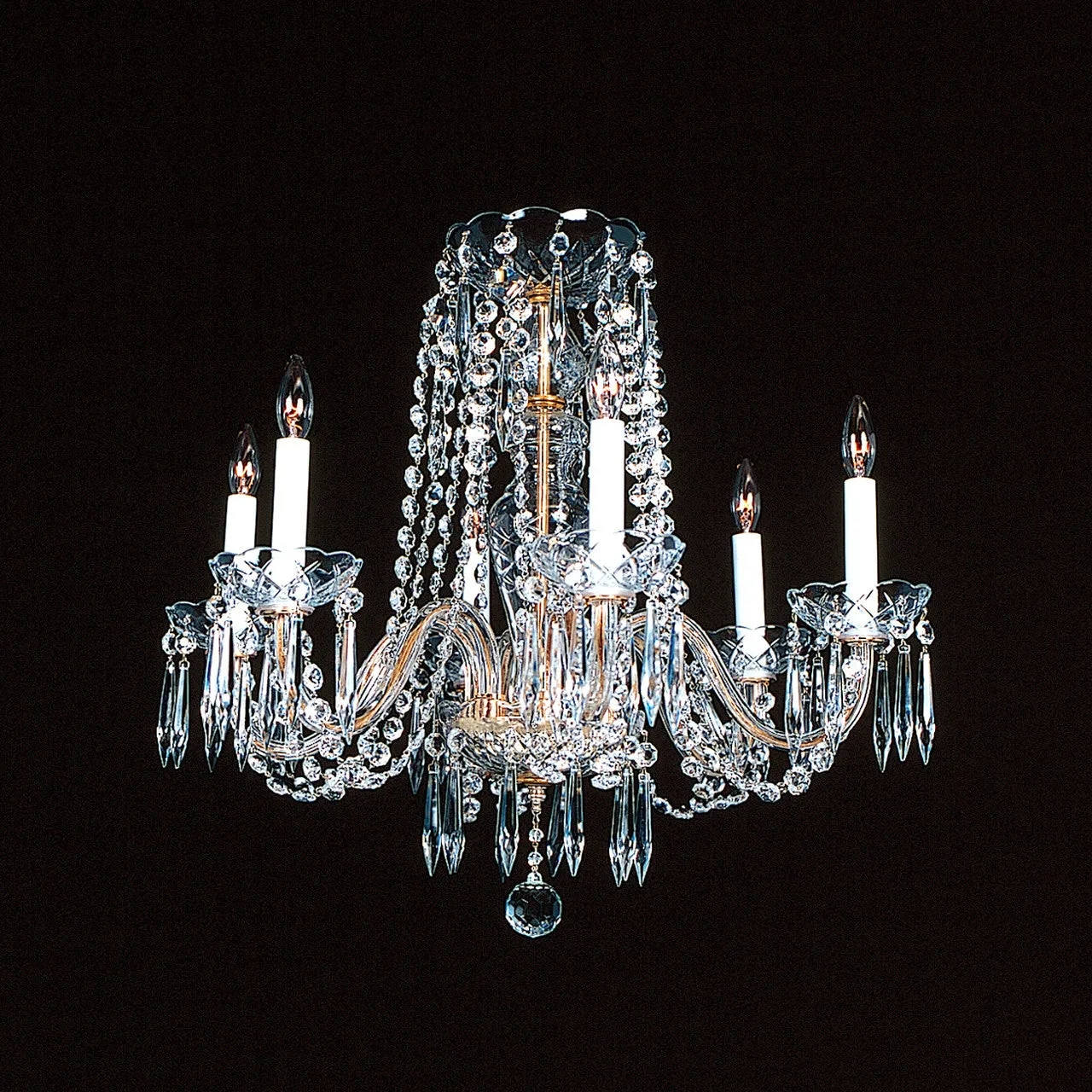 Duke - 6 Light Chandelier - 22" x 18"