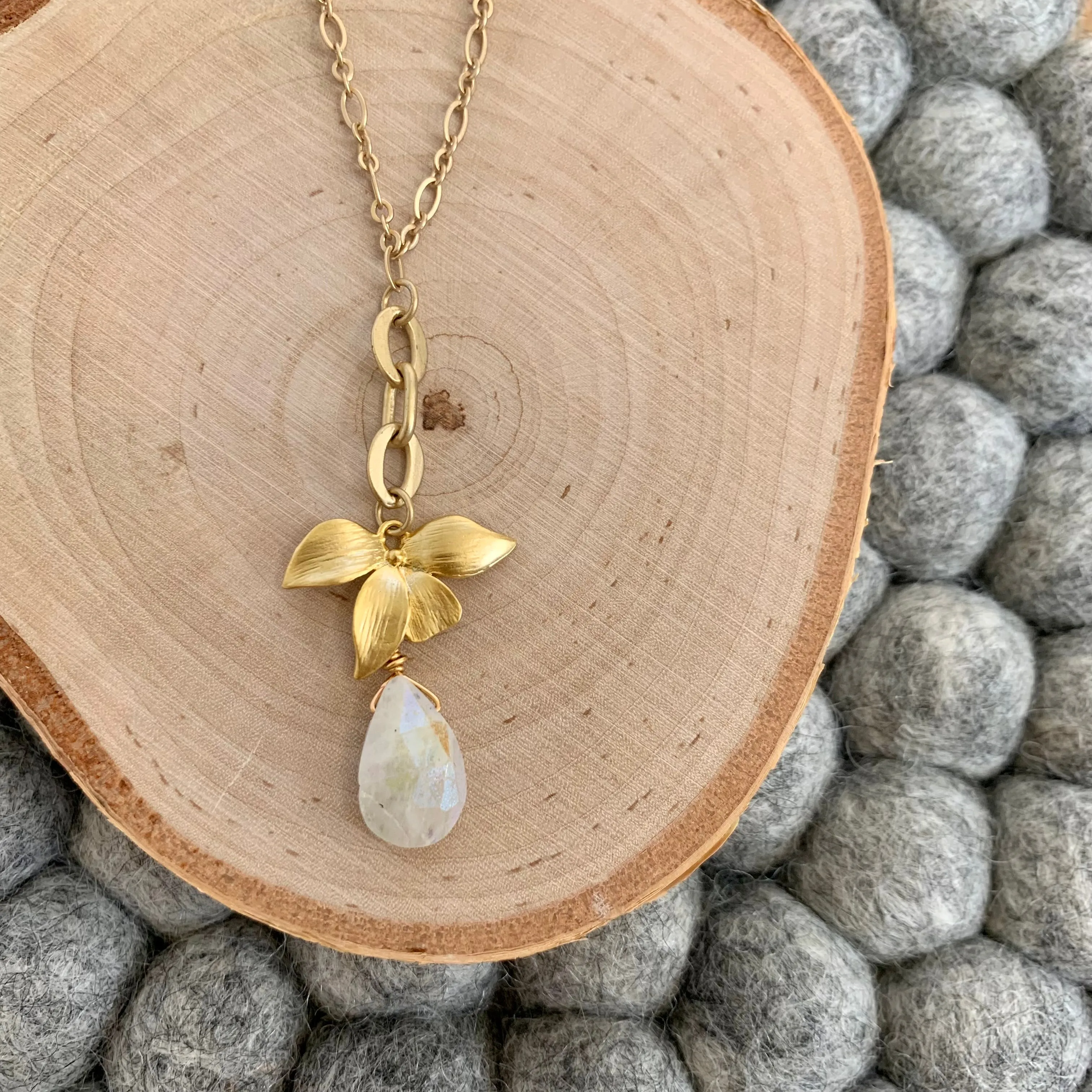 Gold Pendant Short Necklace