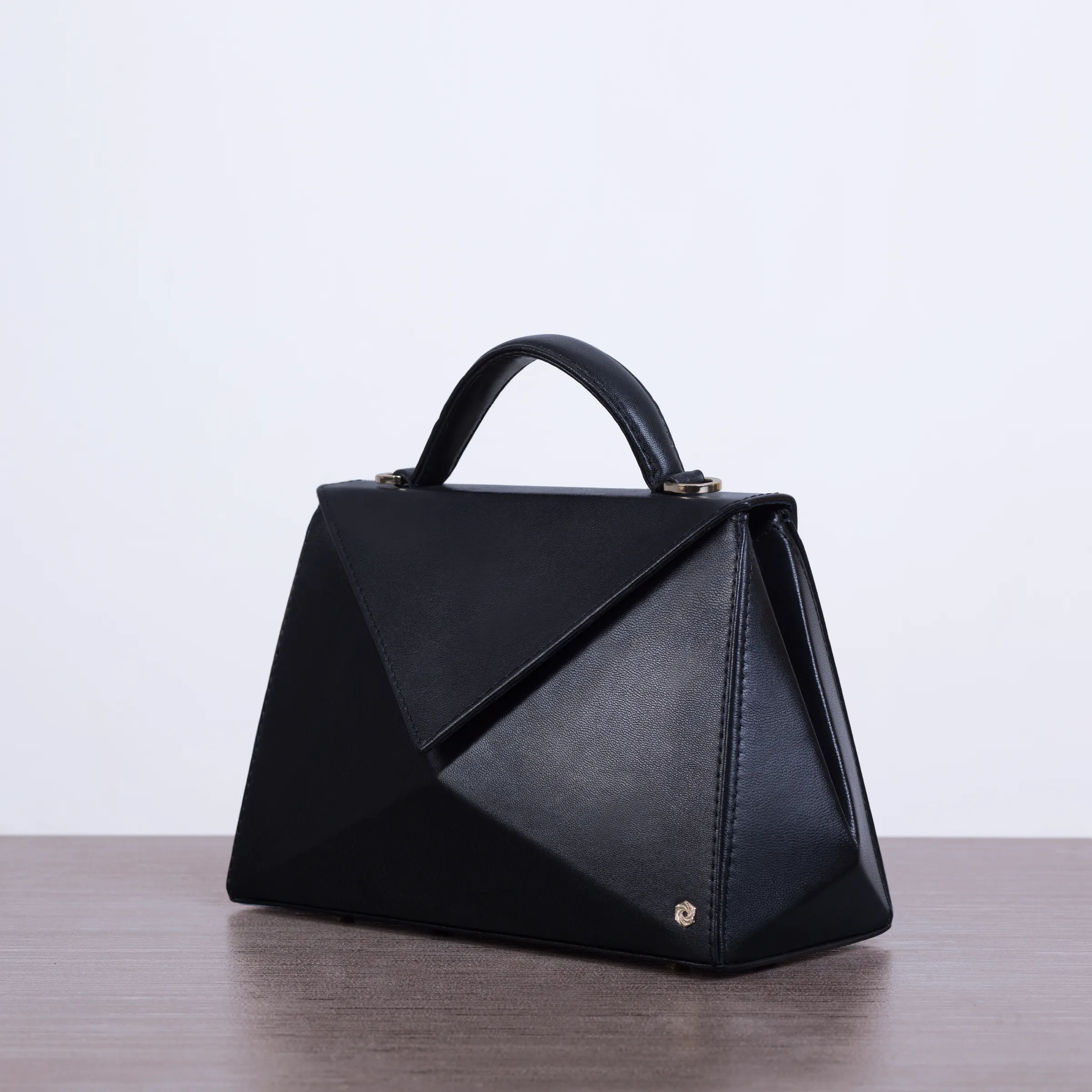 Hexella Flap Black