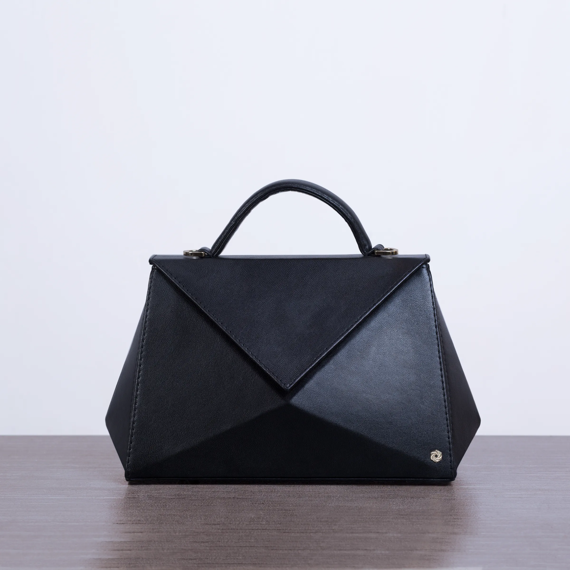 Hexella Flap Black