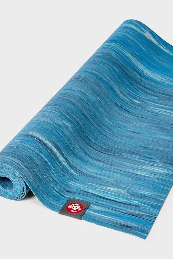 MANDUKA // EKO SUPERLITE TRAVEL YOGA MAT - 1kg - DRESDEN BLUE MARBLED