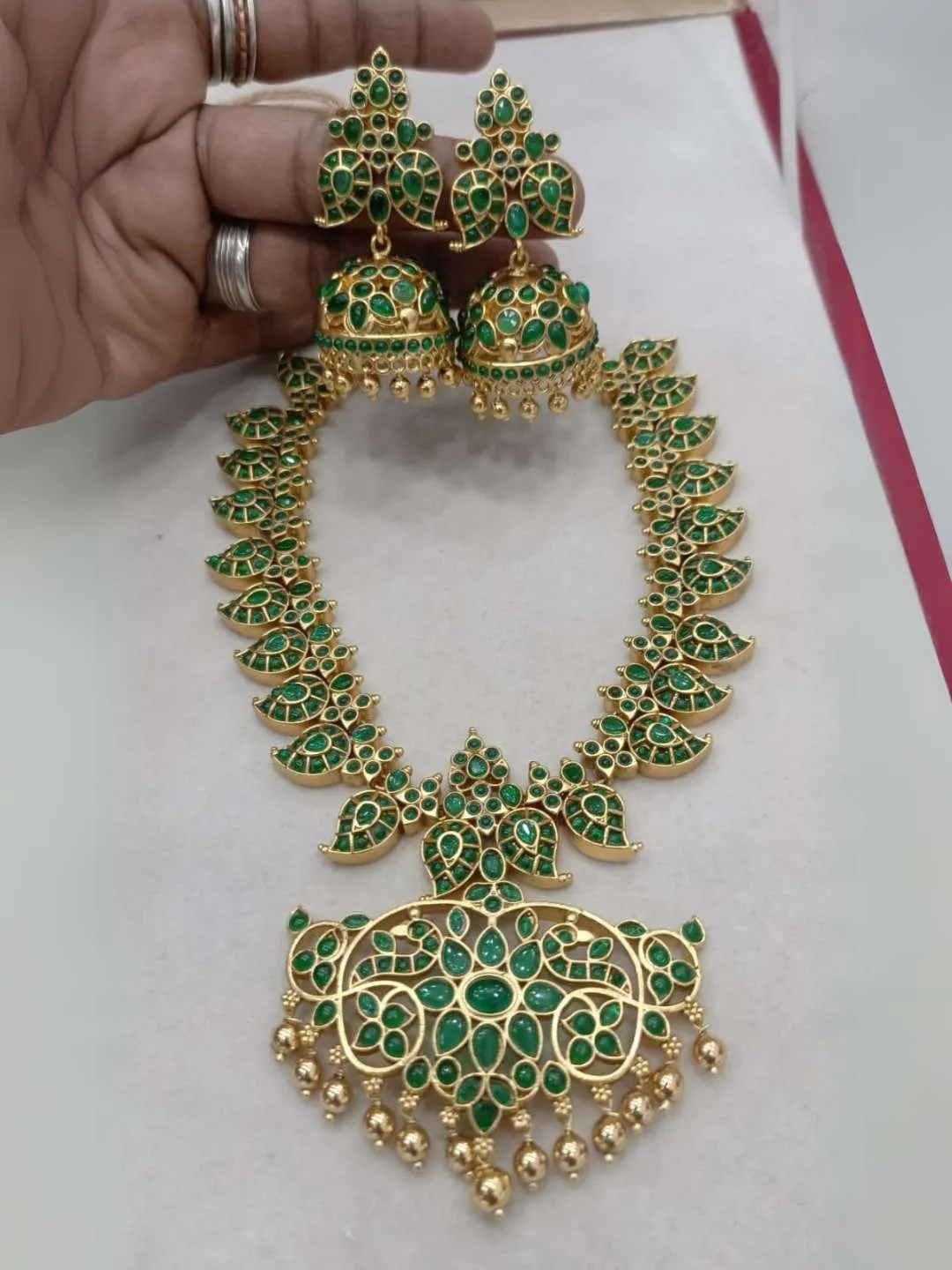 Precious Kundan Studded Maanga Neckpiece