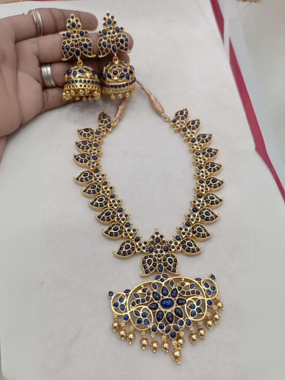 Precious Kundan Studded Maanga Neckpiece