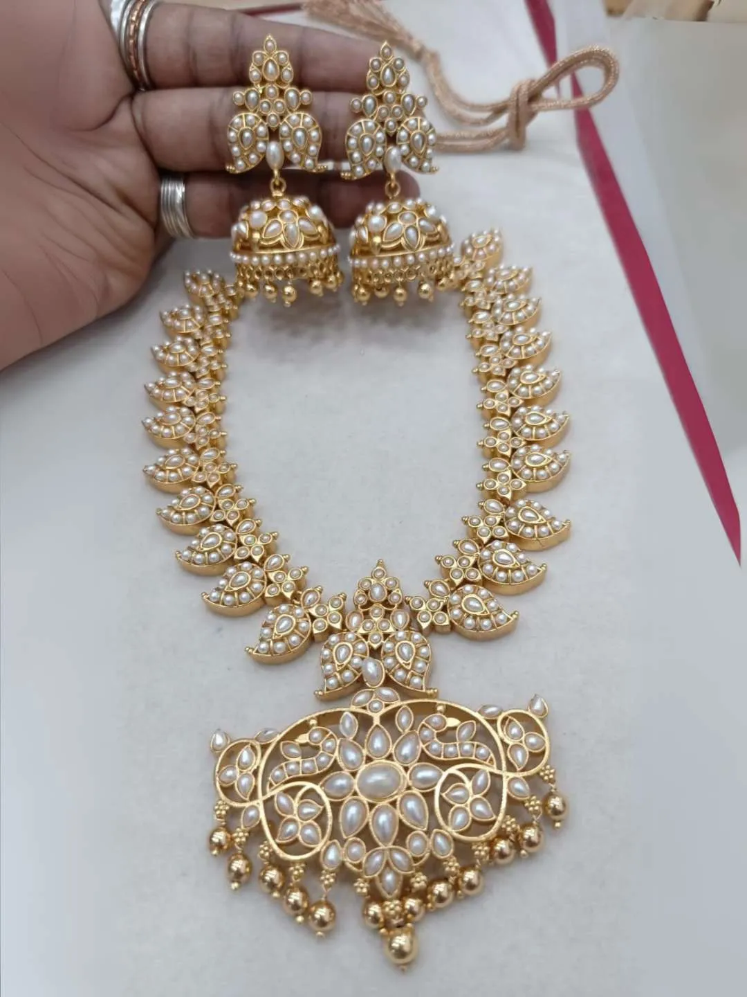 Precious Kundan Studded Maanga Neckpiece