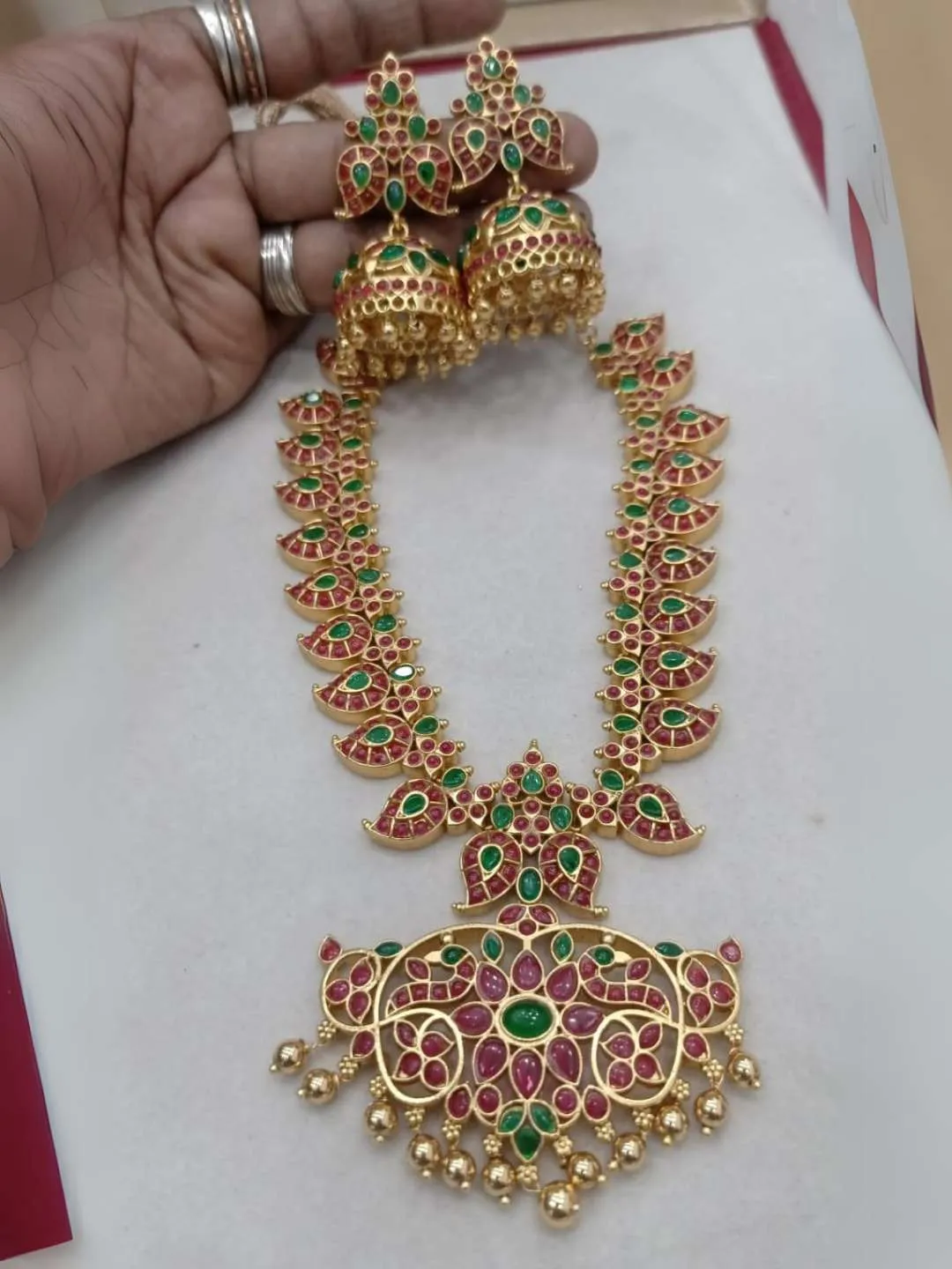 Precious Kundan Studded Maanga Neckpiece
