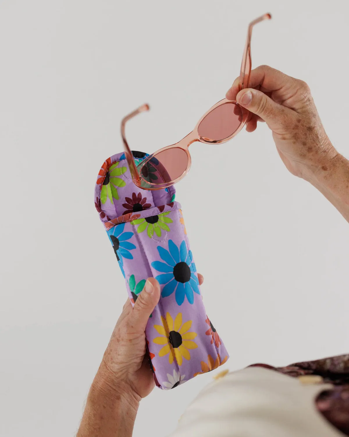 Puffy Glasses Sleeve - Wild Daisy