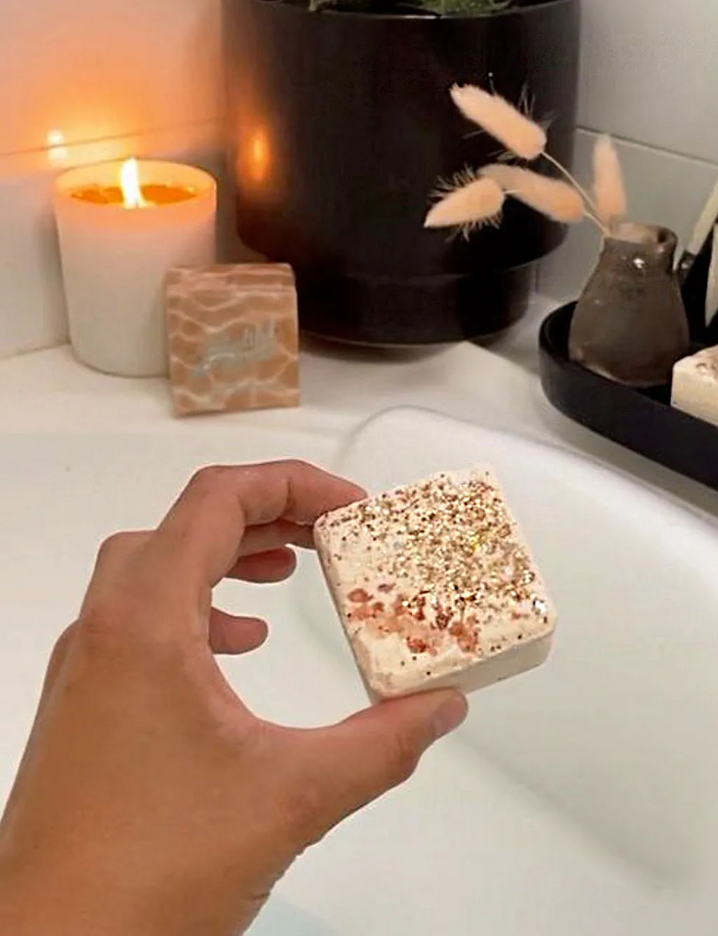 THE SWEET SPOT ECO GLITTER BATH BOMB