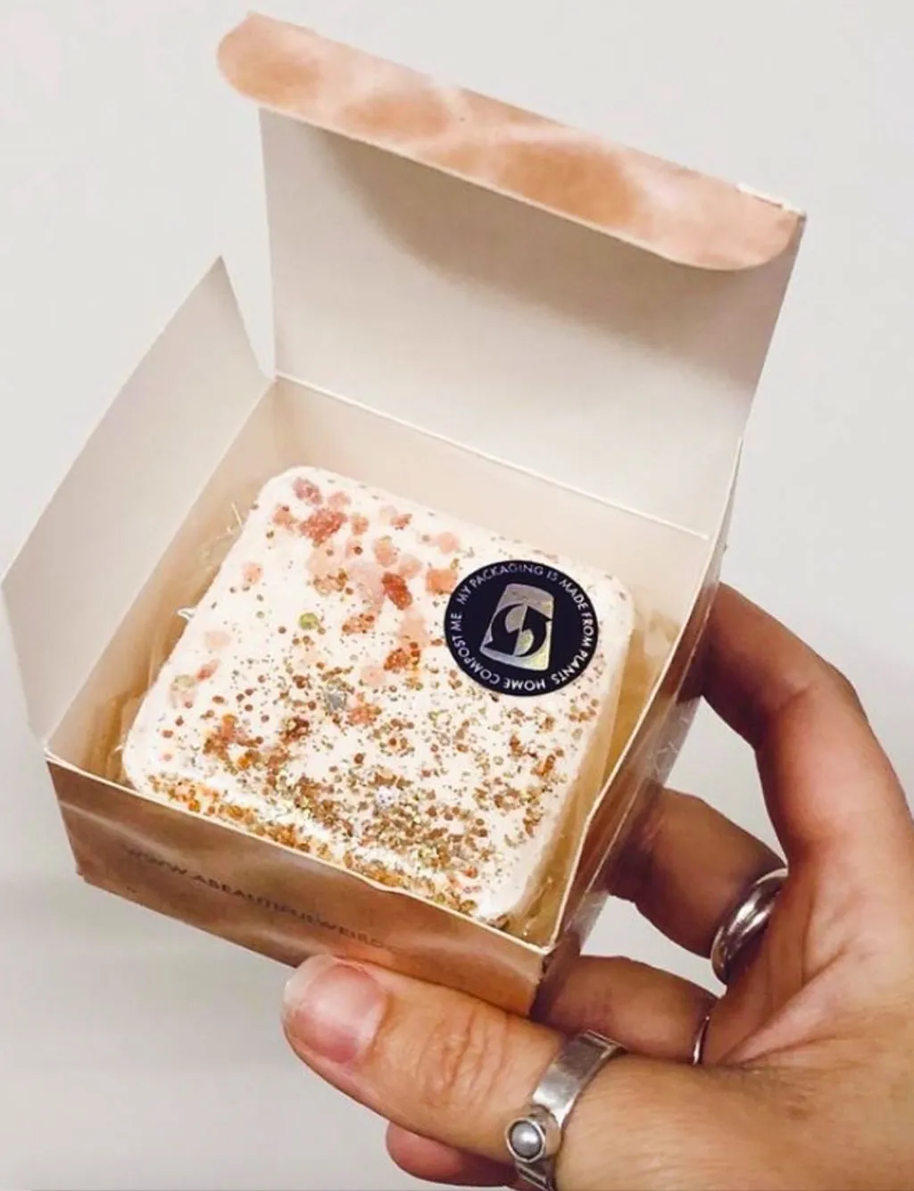 THE SWEET SPOT ECO GLITTER BATH BOMB