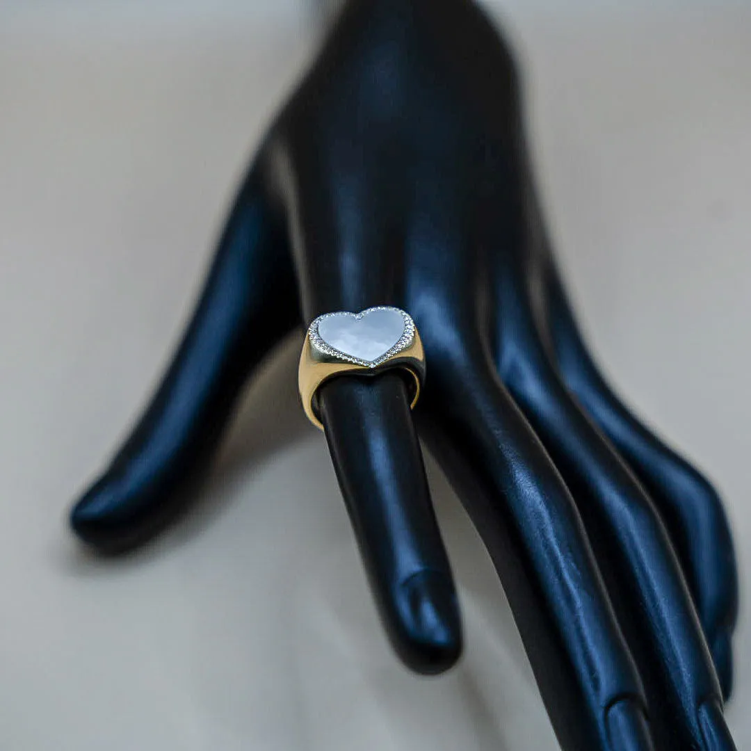 White Heart Ring 14K Yellow Gold With Diamonds / 5.5gr / Size 6
